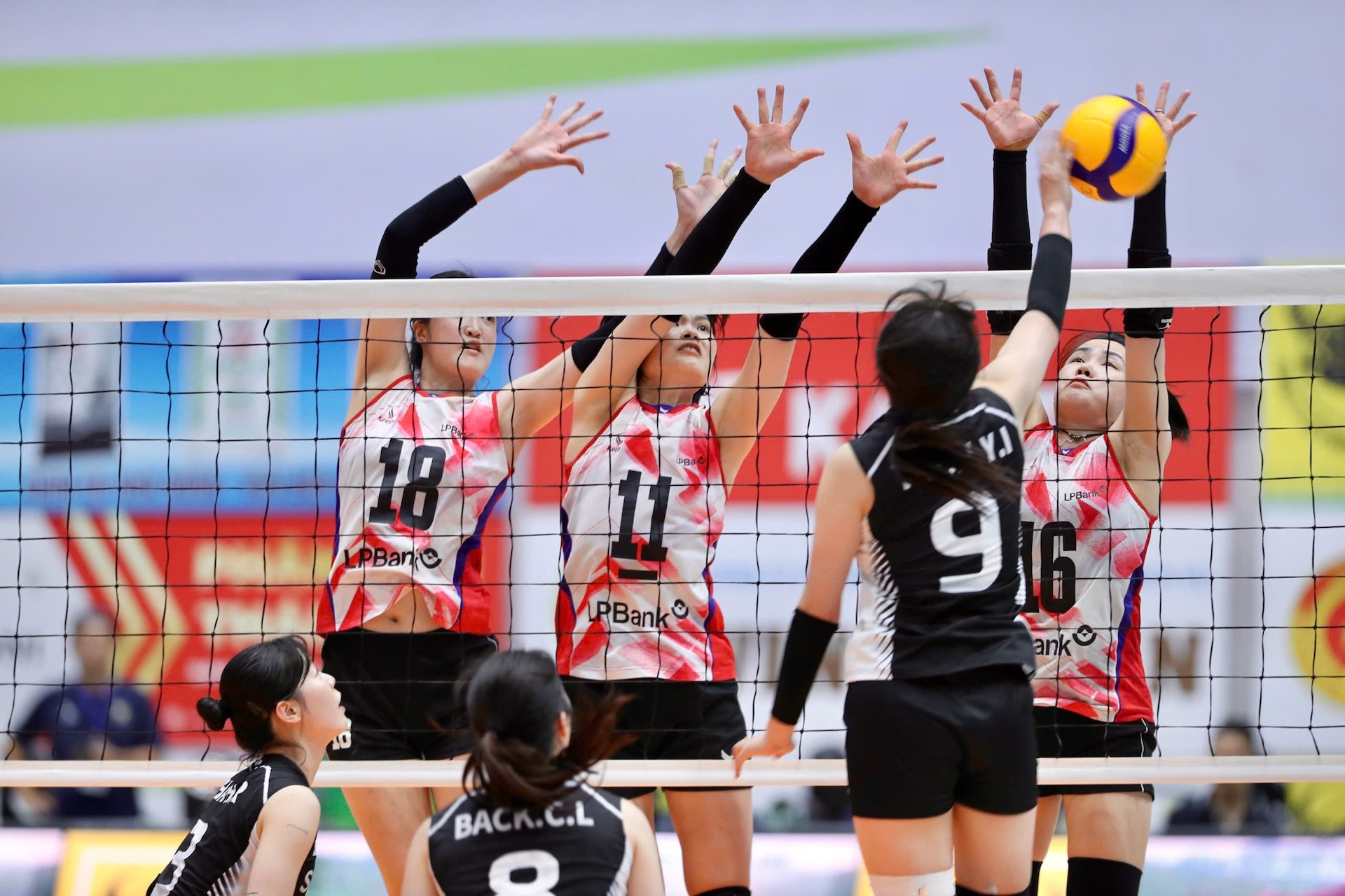 Ninh Bình lách cửa hẹp vào bán kết VTV9 Bình Điền 2026