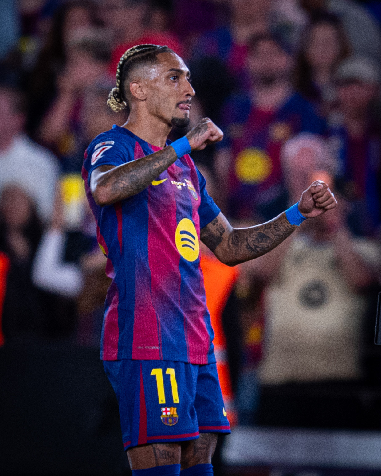 https://static-images.vnncdn.net/vps_images_publish/000001/000003/2026/5/18/raphinha-barca-1-37.jpg