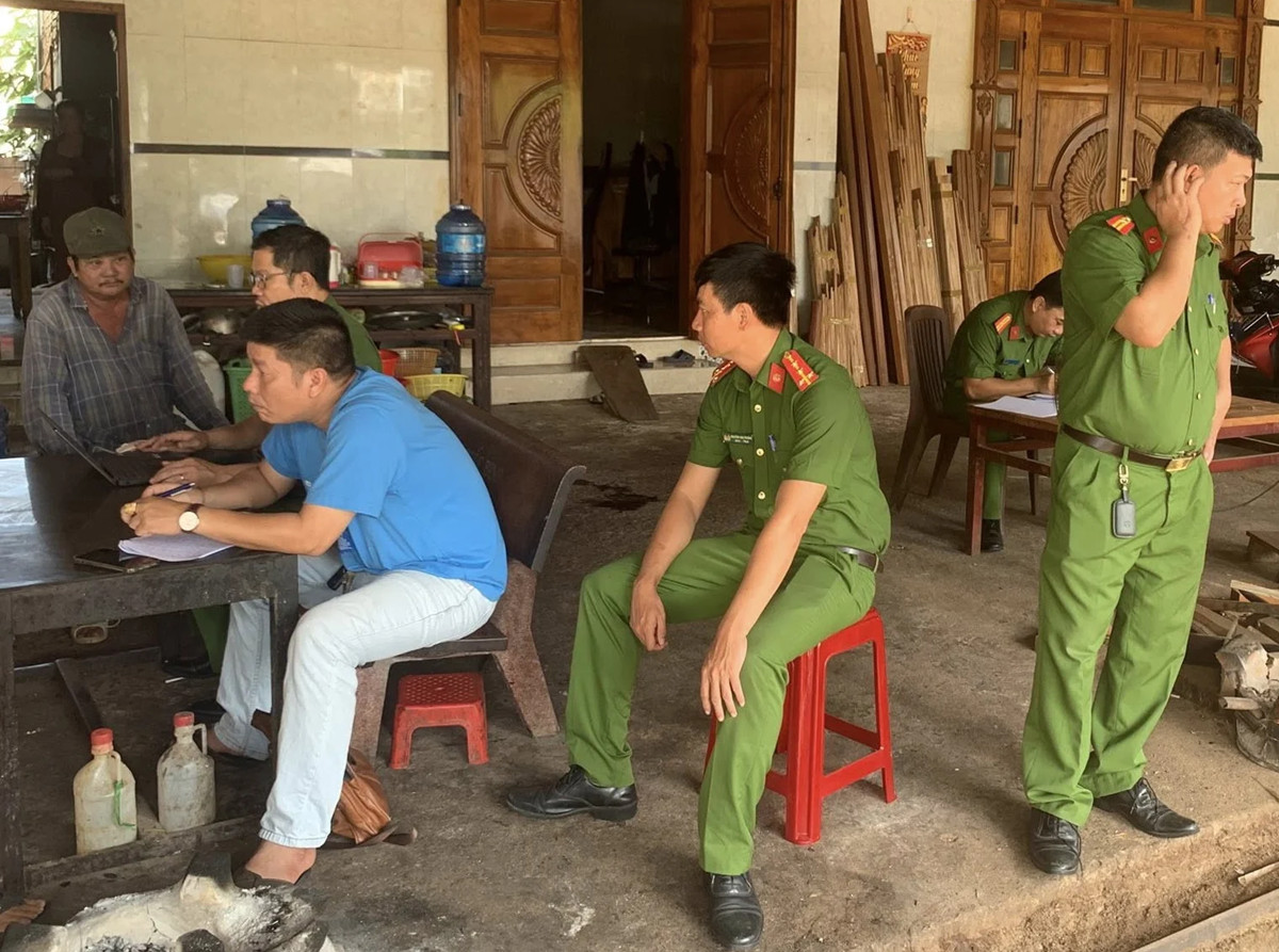 Vợ bàng hoàng phát hiện chồng tử vong trong nhà với con dao cắm ở ngực ở lâm đồng.jpg