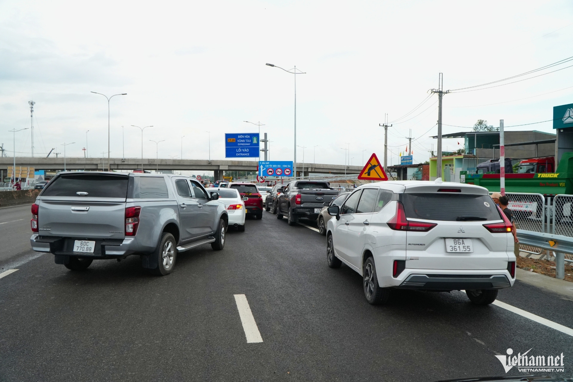 https://static-images.vnncdn.net/vps_images_publish/000001/000003/2026/5/18/w-cao-toc-thong-xe-3-2248.jpg