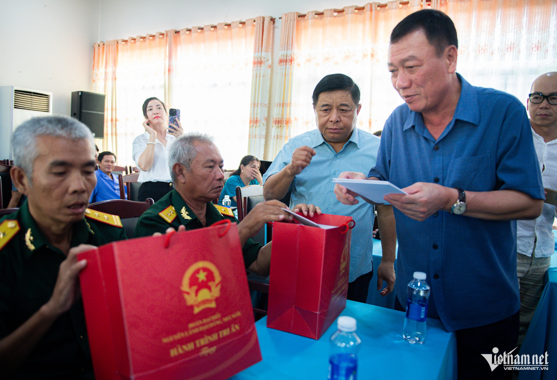 W-nguyên lãnh đạo_ 13.jpg