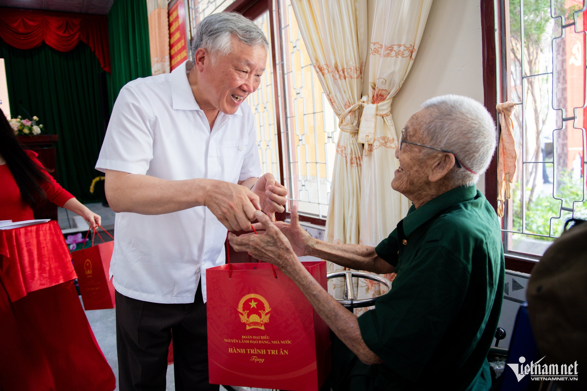 W-nguyên lãnh đạo 4.jpg