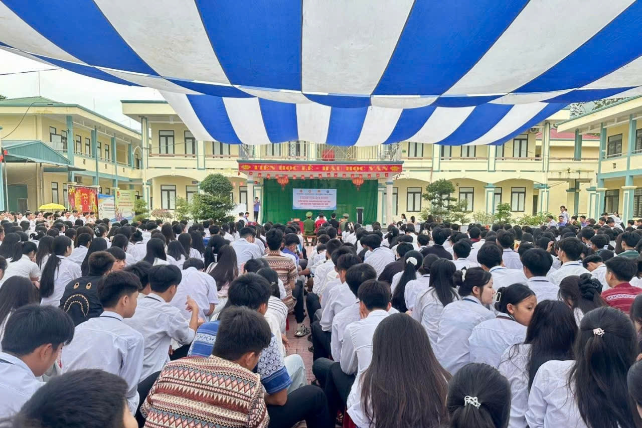 Đưa pháp luật đến gần học sinh vùng cao qua phiên tòa giả định
