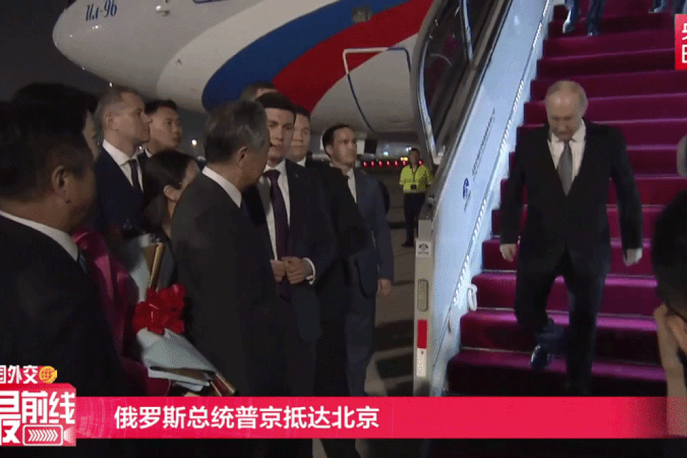 Hình ảnh chuyên cơ chở ông Putin hạ cánh xuống thủ đô Trung Quốc
