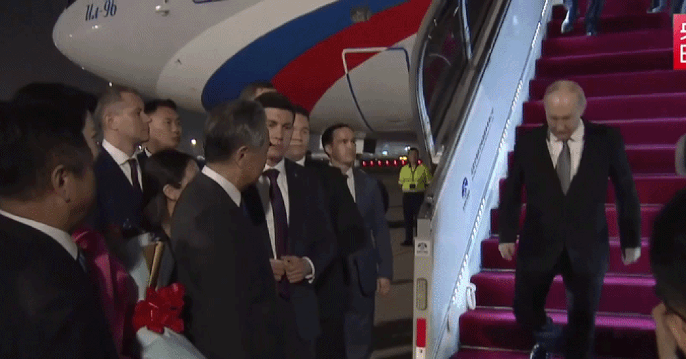 Hình ảnh chuyên cơ chở ông Putin hạ cánh xuống thủ đô Trung Quốc