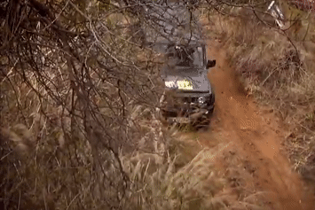 'Lộn nhào' liên tục khi xuống dốc, Suzuki Jimny vẫn chạy như chưa có gì xảy ra
