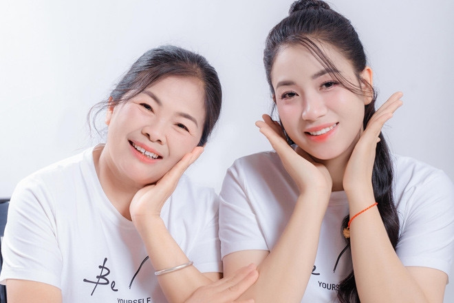 Mẹ kế ở Bắc Ninh 30 năm yêu thương 4 con gái của chồng, tuổi già hưởng trái ngọt