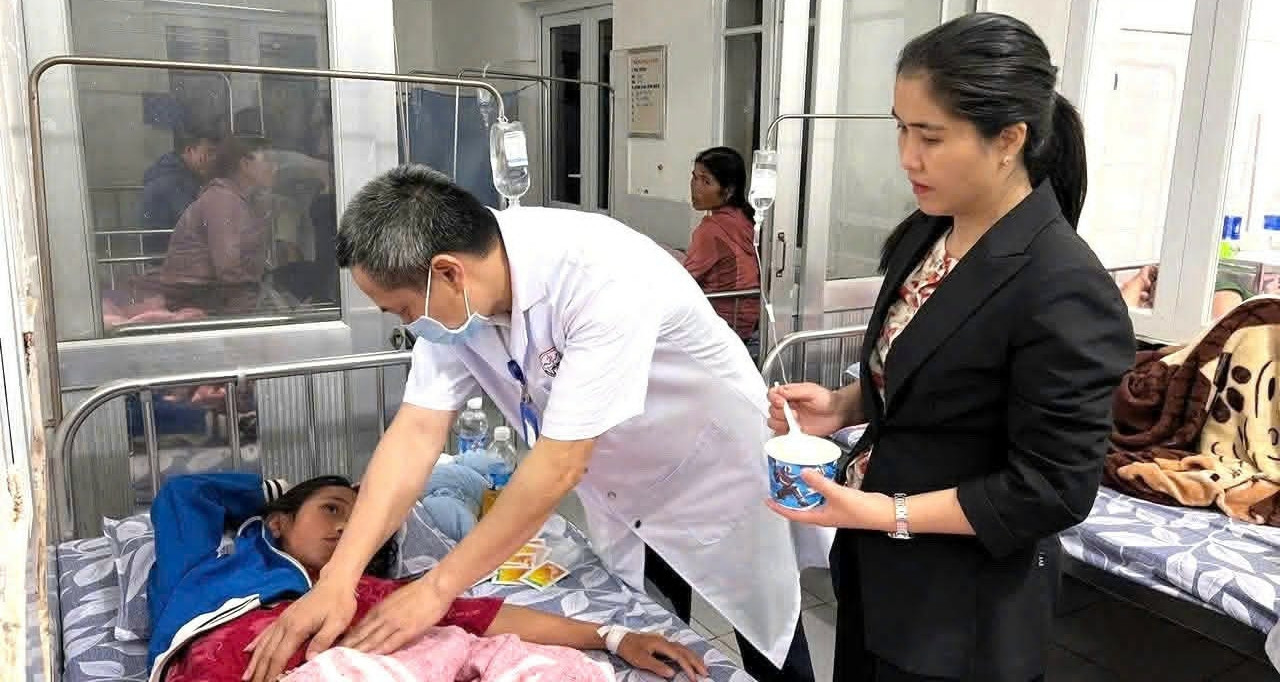 Nguyên nhân khiến 82 người bị ngộ độc sau khi ăn bánh mì