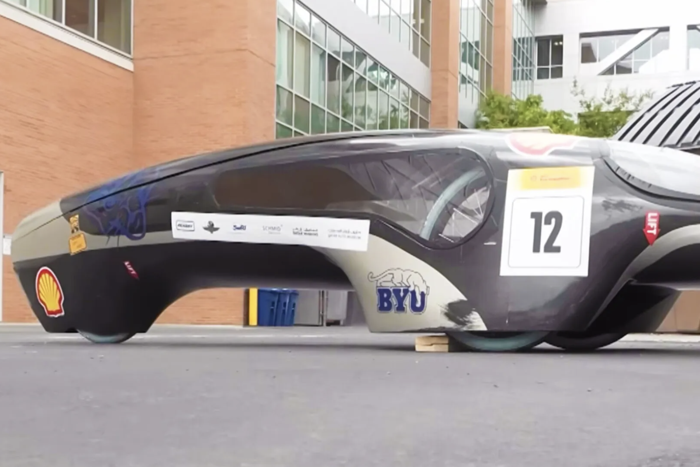 Sinh viên Mỹ chế tạo ô tô siêu nhỏ chạy 912km chỉ tốn 1 lít xăng