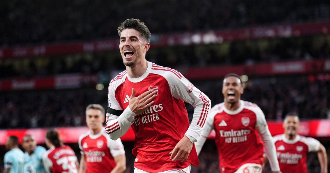 Thắng Burnley, Arsenal tiến sát ngôi vương Ngoại hạng Anh