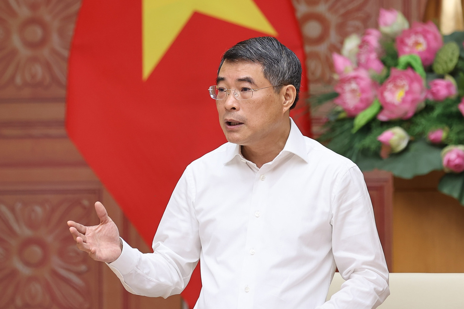 Thủ tướng: Nghiêm cấm quy định thêm thủ tục hành chính, làm tăng chi phí