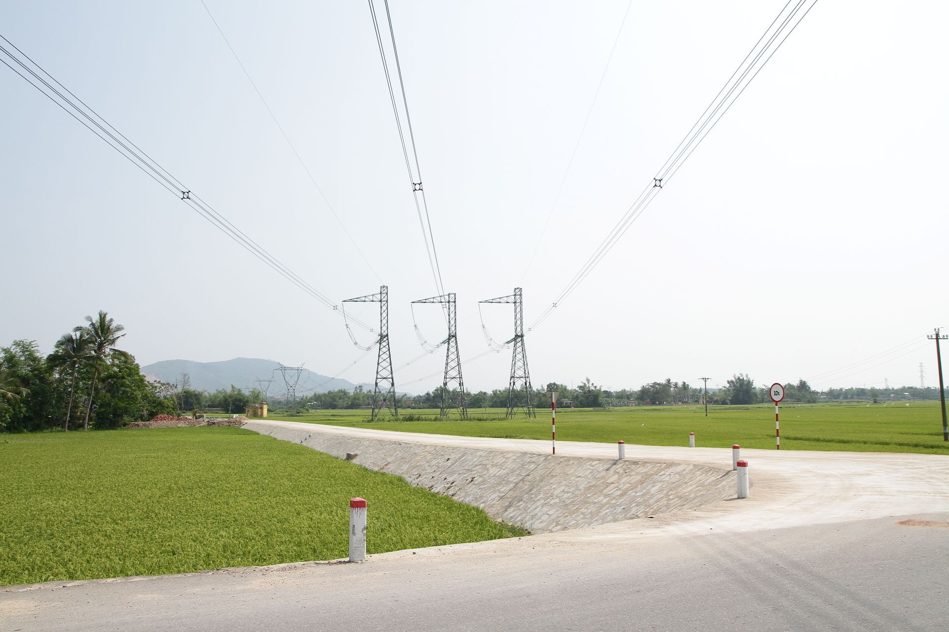 Thực hiện cho vay ưu đãi Chương trình Kiên cố hóa Kênh mương.JPG