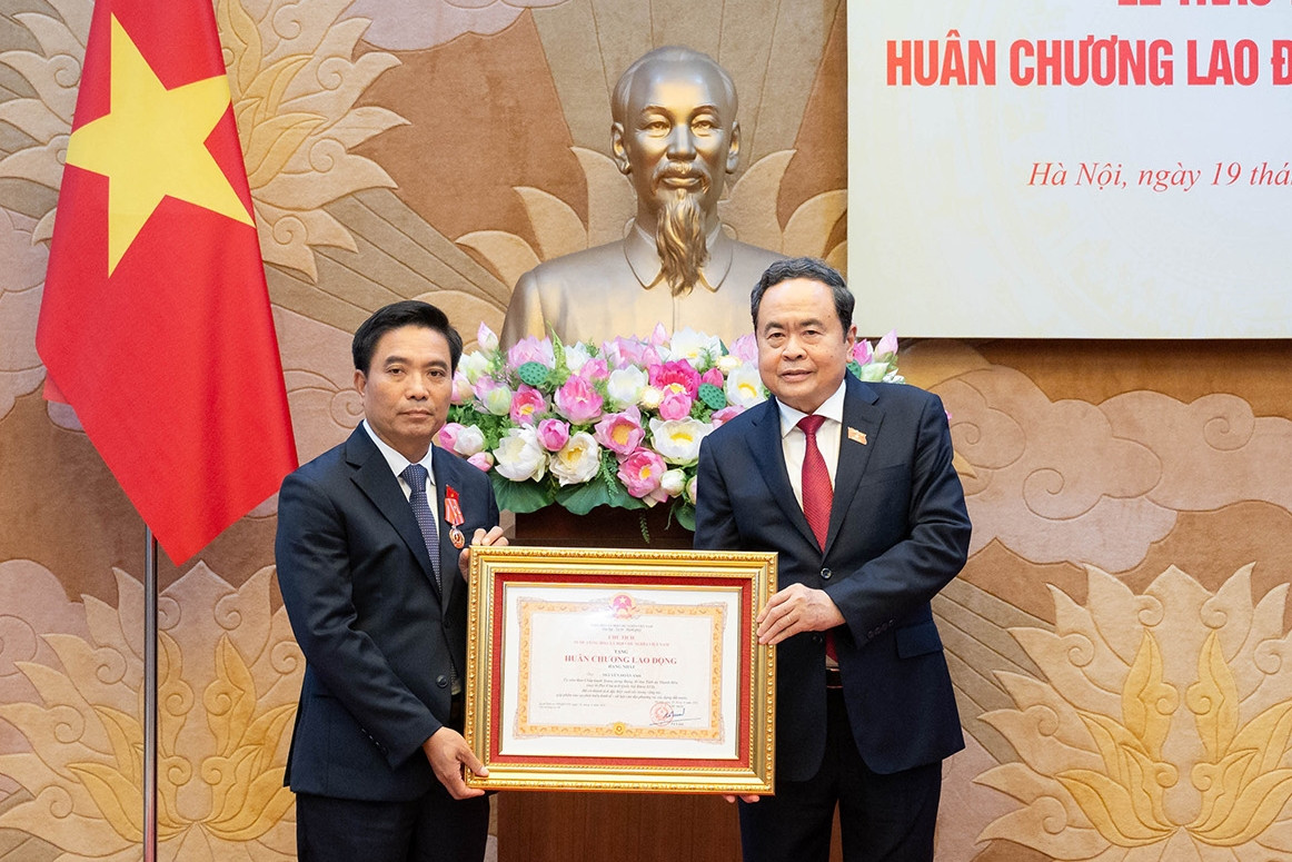 Thượng tướng Nguyễn Doãn Anh, Phó Chủ tịch Quốc hội nhận huân chương cao quý 