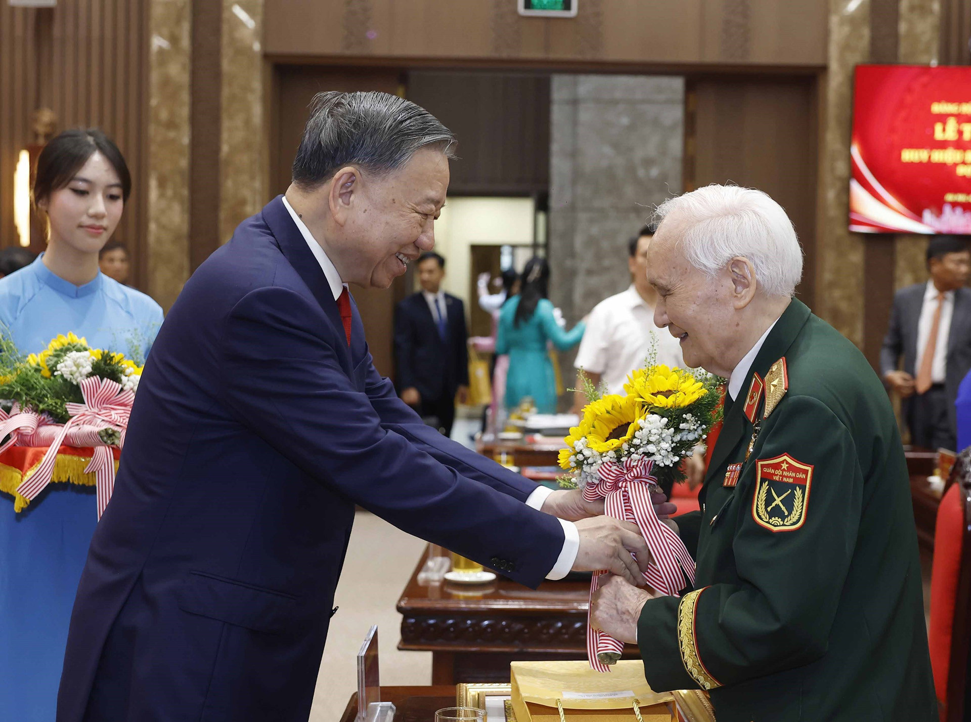 vnapotaltongbithuchutichnuocduletraotanghuyhieudangchodangvienlaothanhcuadangbohanoi8770129 1779163338507414580597.jpg