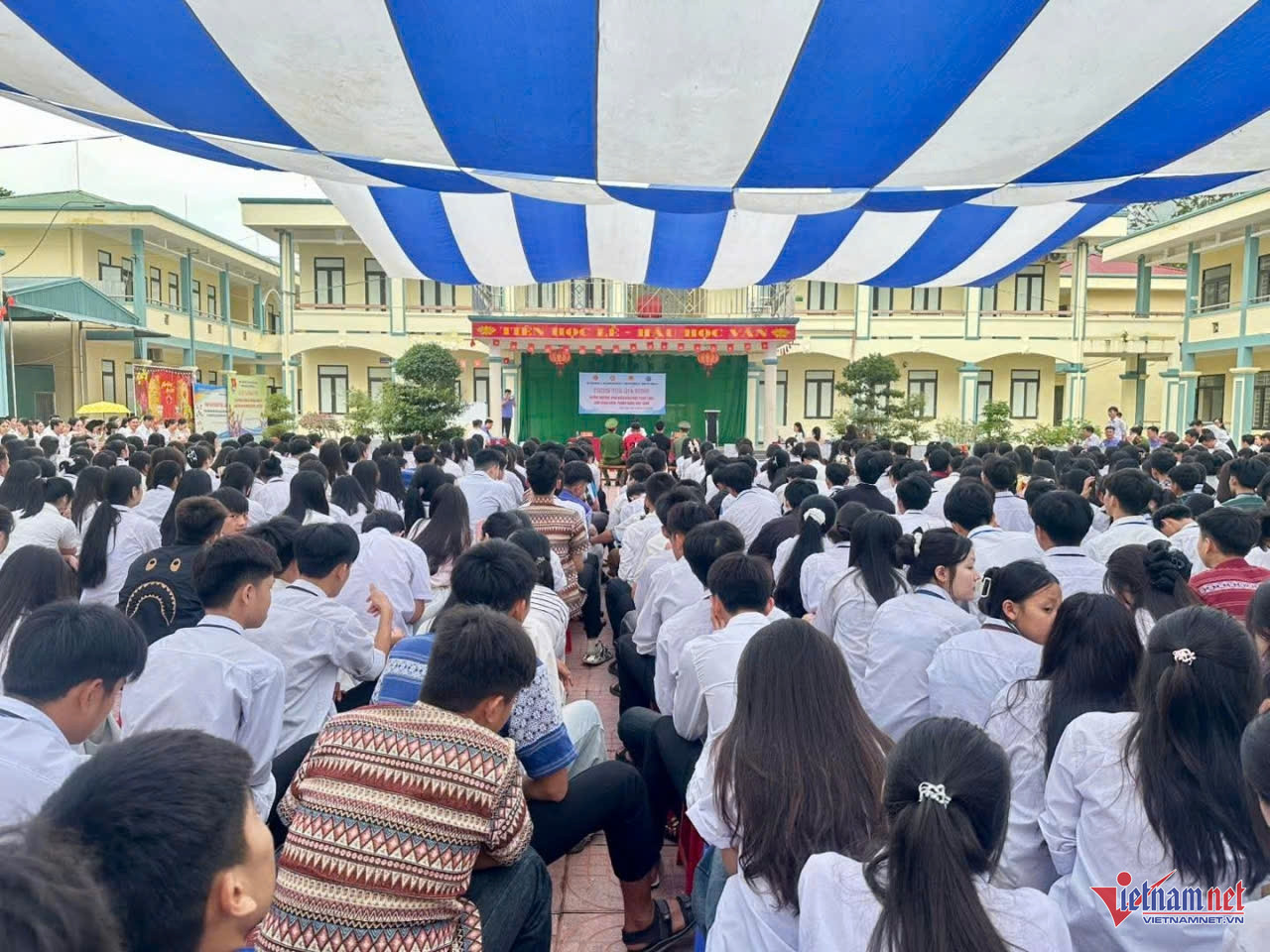 W-anh tin phien toa gia dinh.jpg