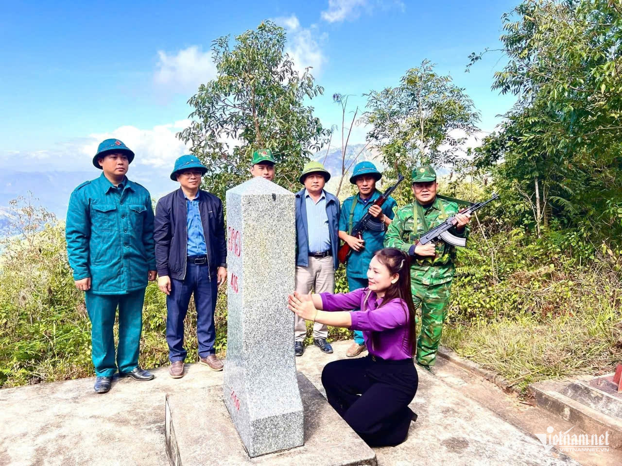 W-Cán bộ, Đảng viên, Nhân dân ở Mường Típ đang nắm chặt tay trên hành trình giữ vững 