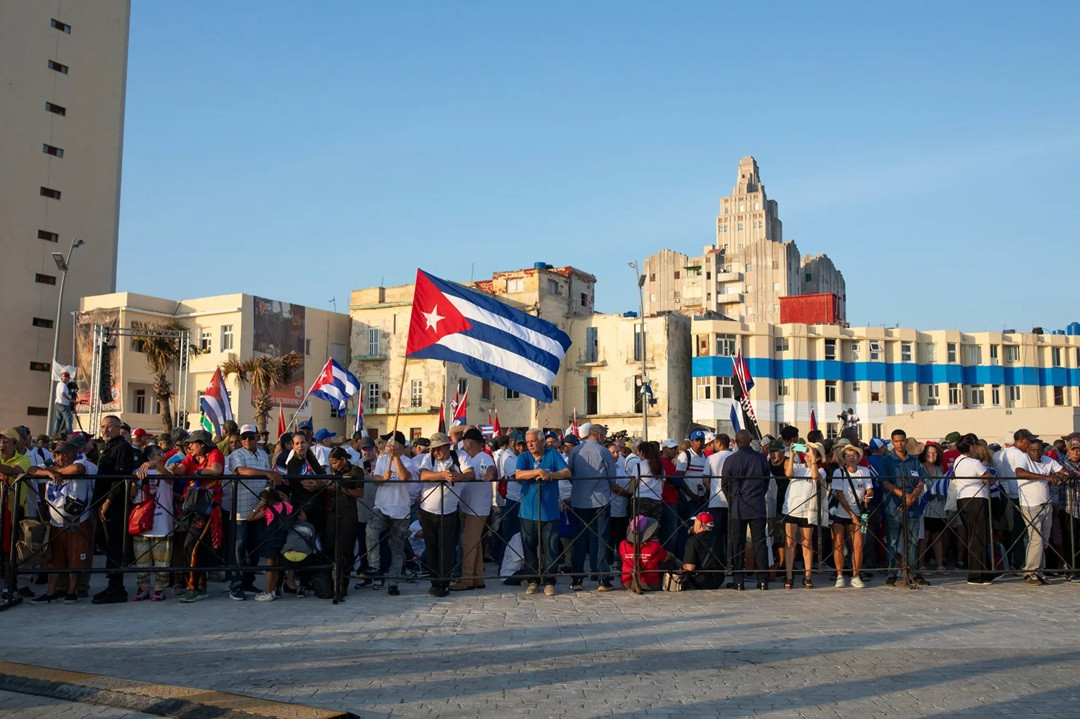 01int cuba mayday 02 superJumbo.jpg