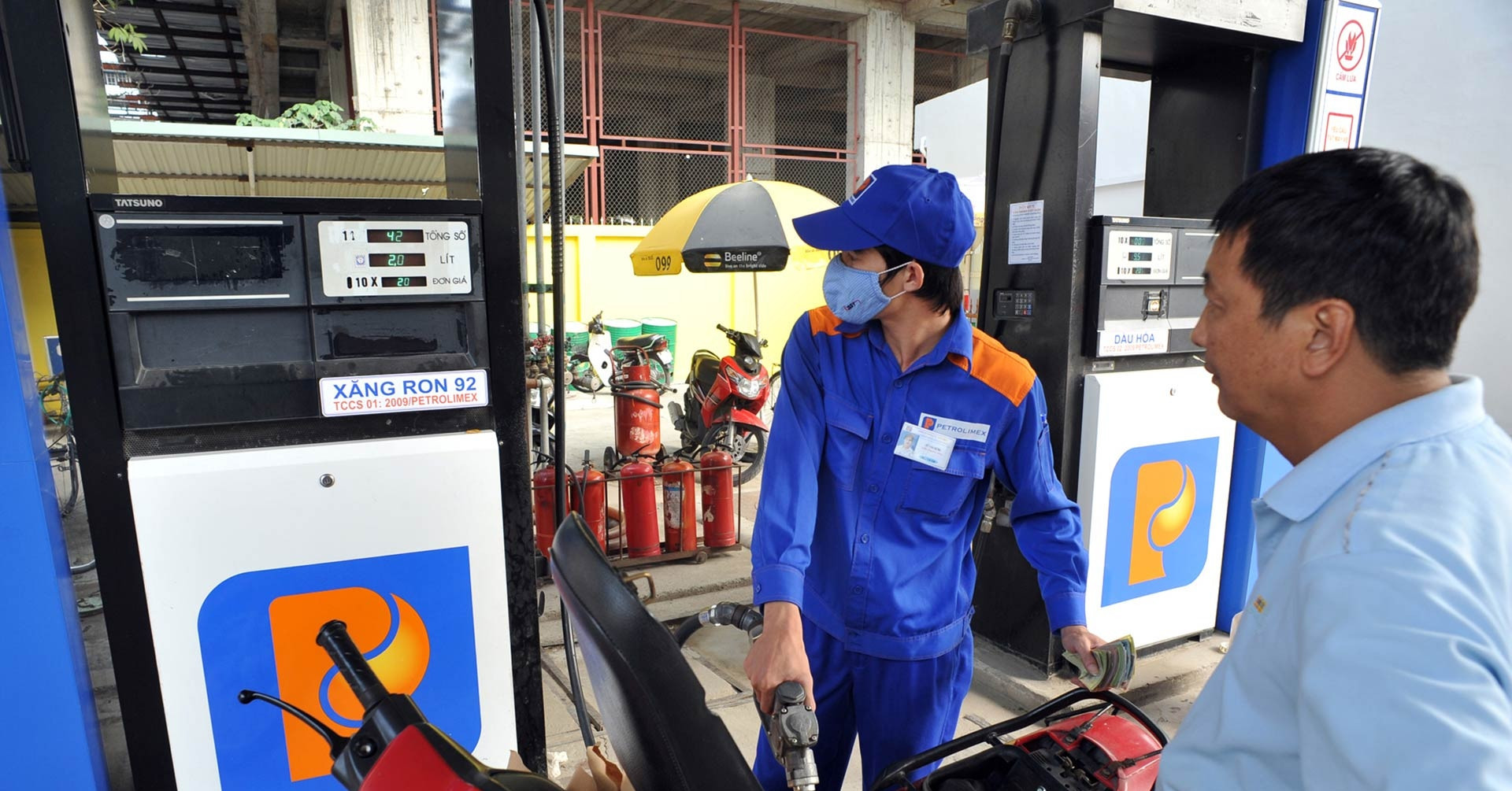 Giá xăng dầu hôm nay 2/5: Dầu thế giới giảm mạnh, trong nước ở mức thấp