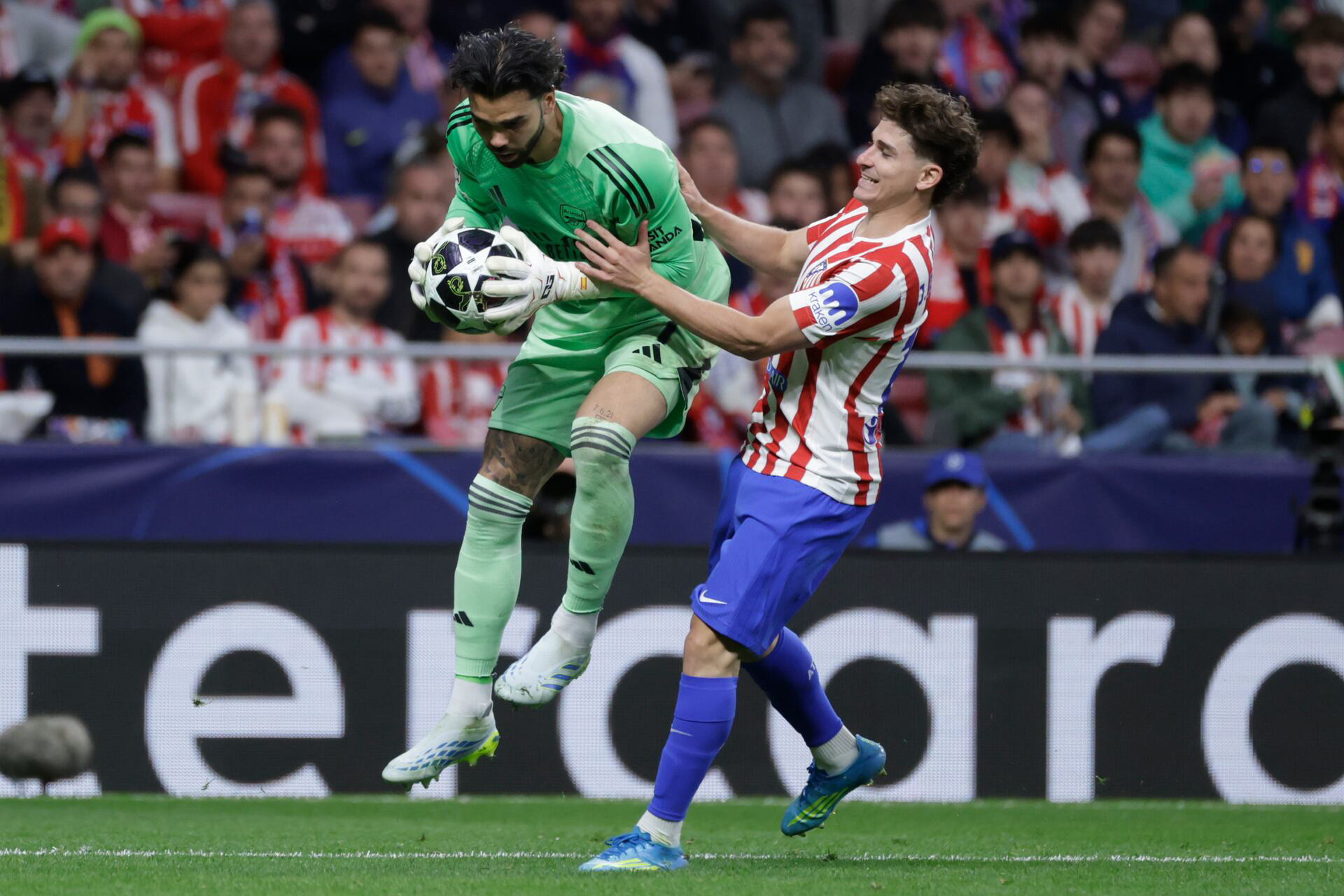 Alvarez Atletico Arsenal.jpg