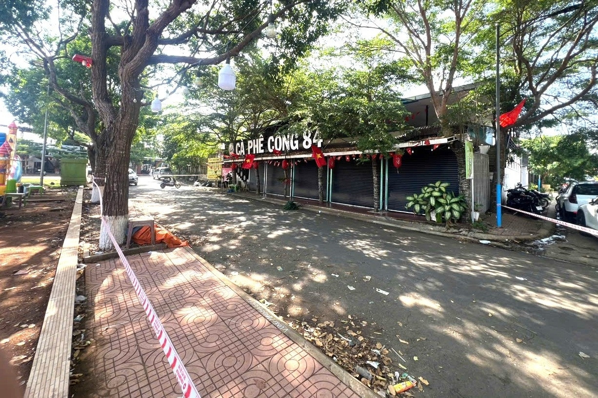 Hỗn chiến trước quán cà phê lúc rạng sáng, thanh niên 17 tuổi bị đâm tử vong