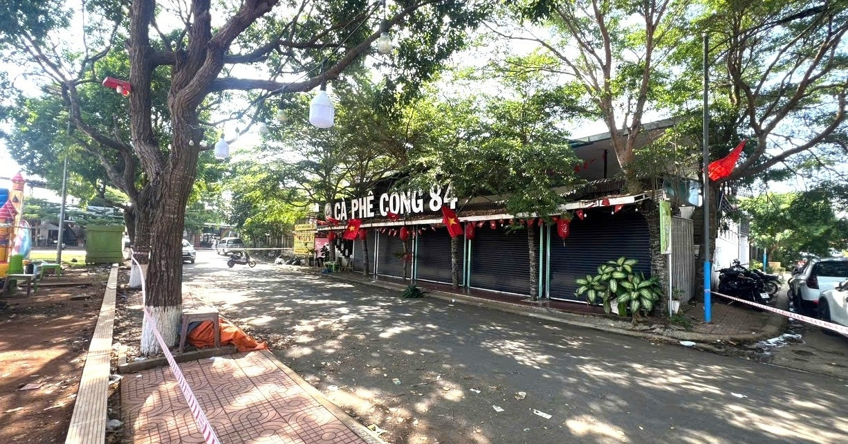 Hỗn chiến trước quán cà phê lúc rạng sáng, thanh niên 17 tuổi bị đâm tử vong