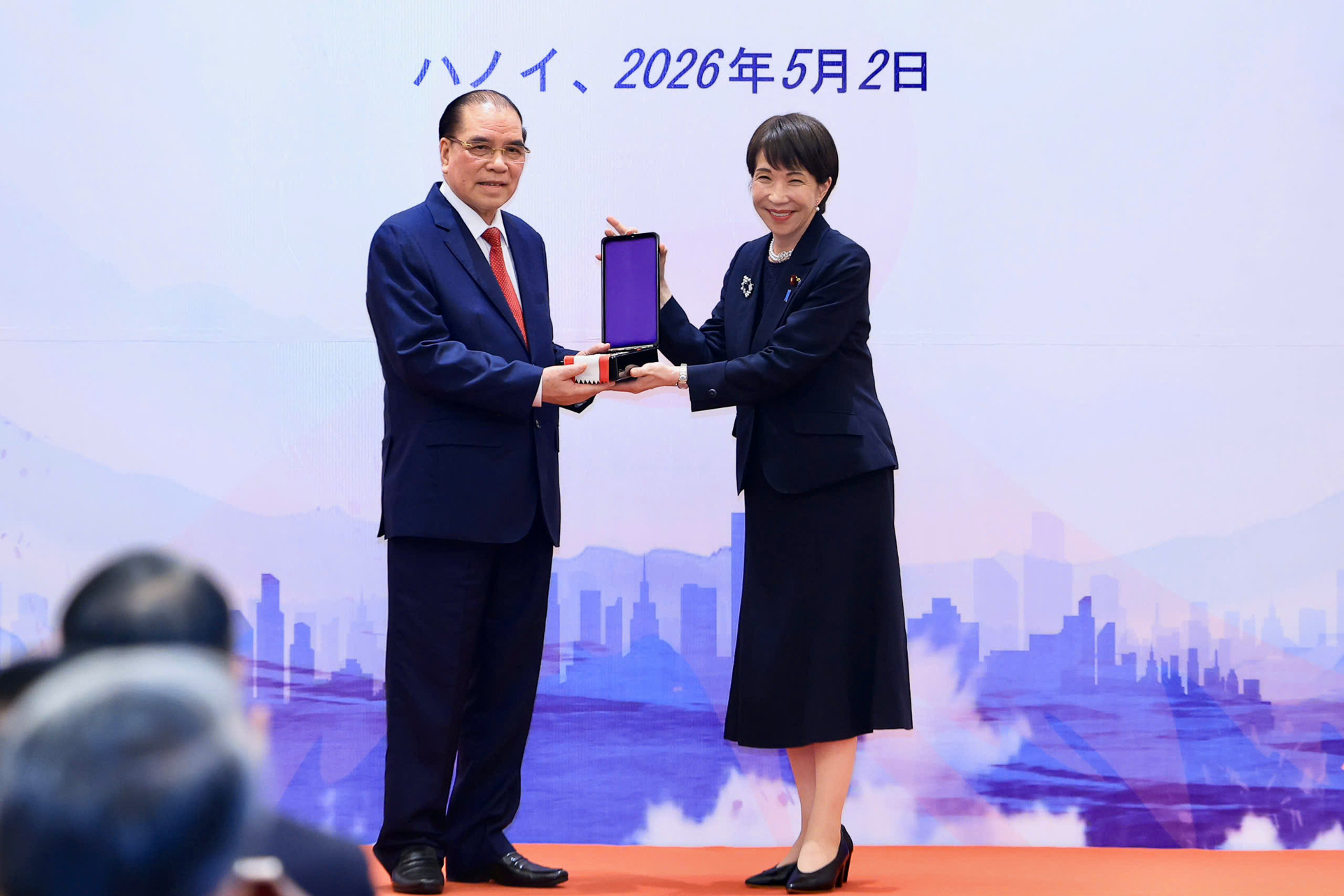 huân chương mặt trời mọc.jpg