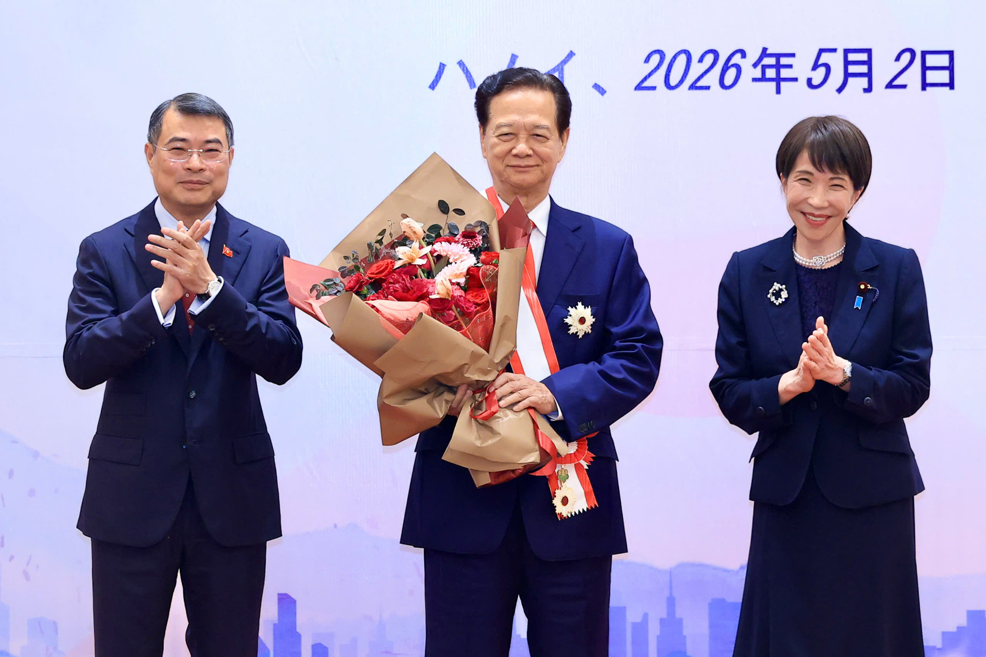 huân chương mặt trời mọc 6.jpg