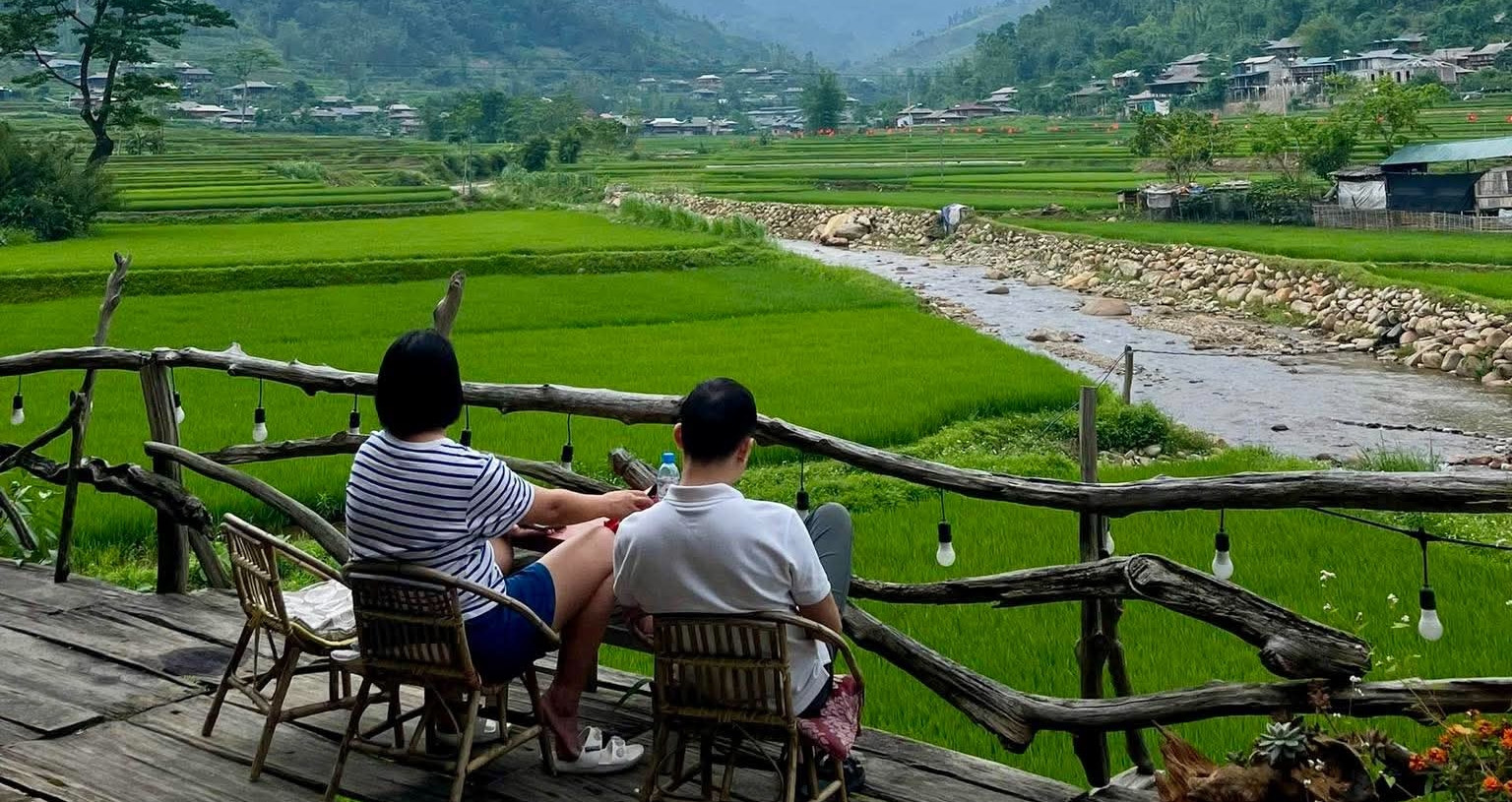 Khách Hà Nội đi 220km đến nơi 'nghe tên đã hạnh phúc' để tắm suối, ăn món ngon