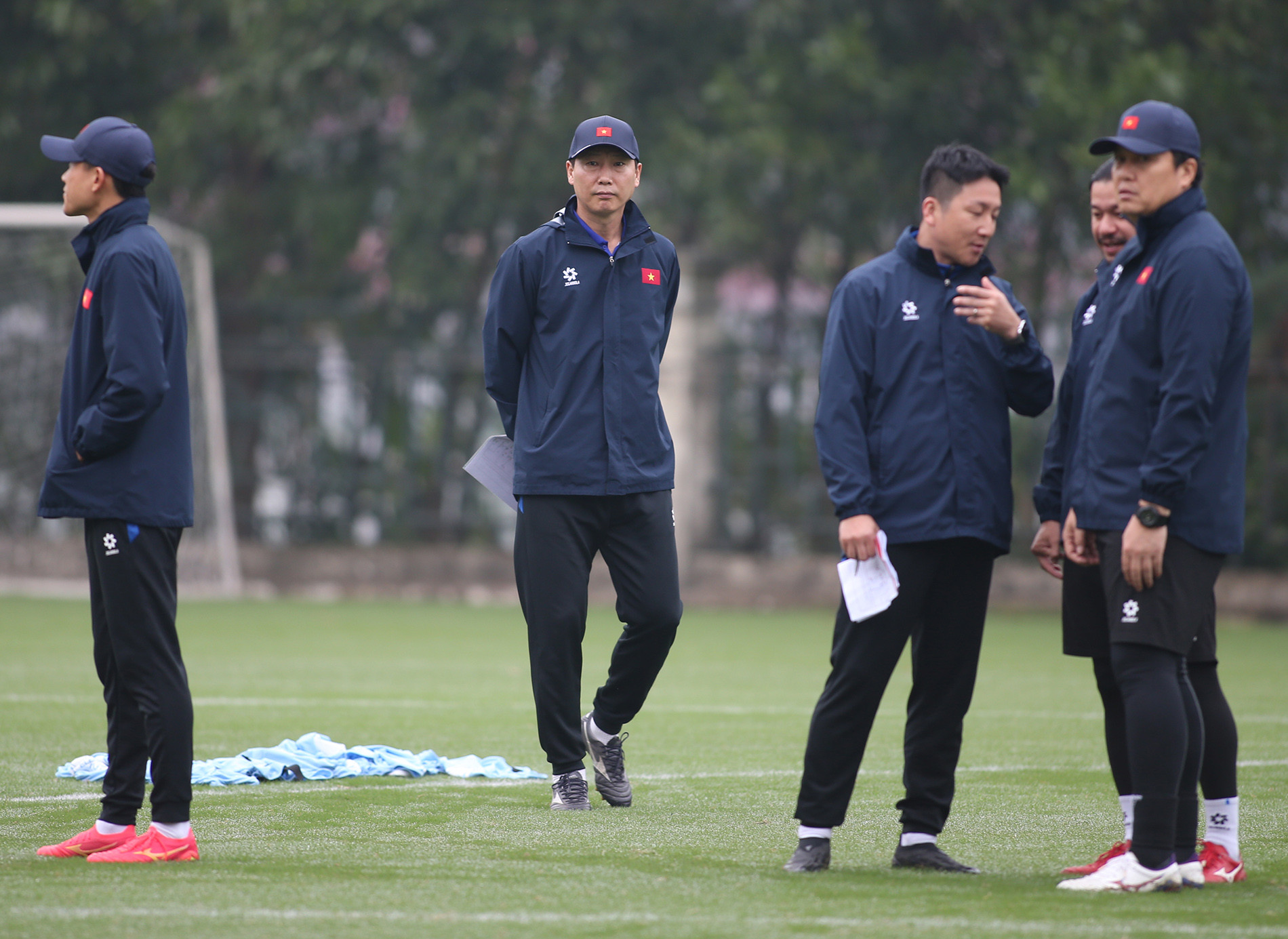 V-League ngã ngũ sớm: Bớt kịch tính nhưng lại... may cho tuyển Việt Nam kim sang sik 32.JPG