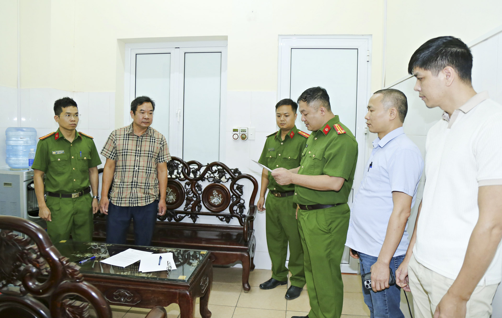 làm giả hồ sơ.JPG