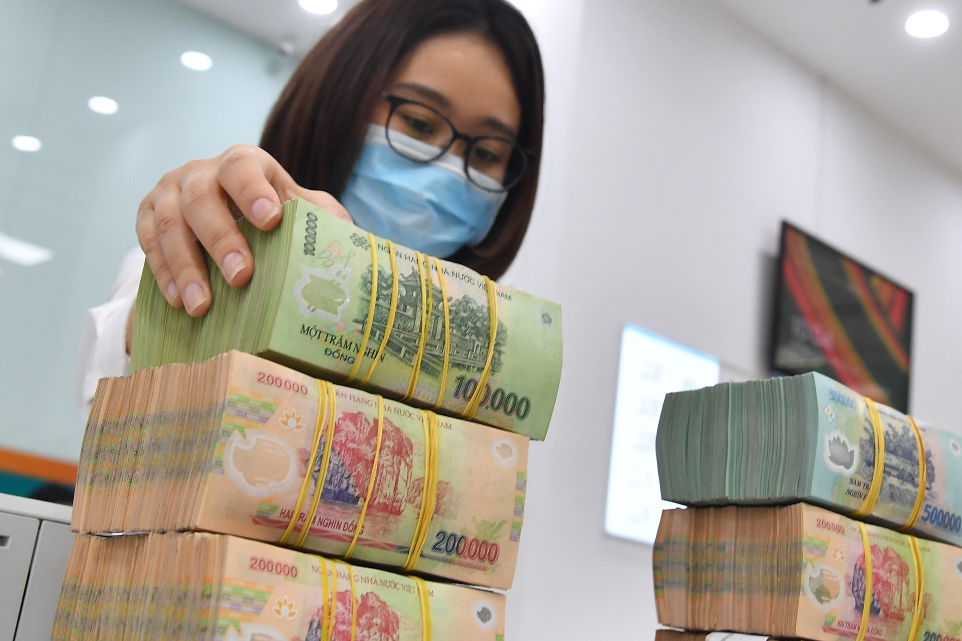 Sếp các ngân hàng nói gì về lãi suất huy động: Giảm rồi có tăng lại ngay?