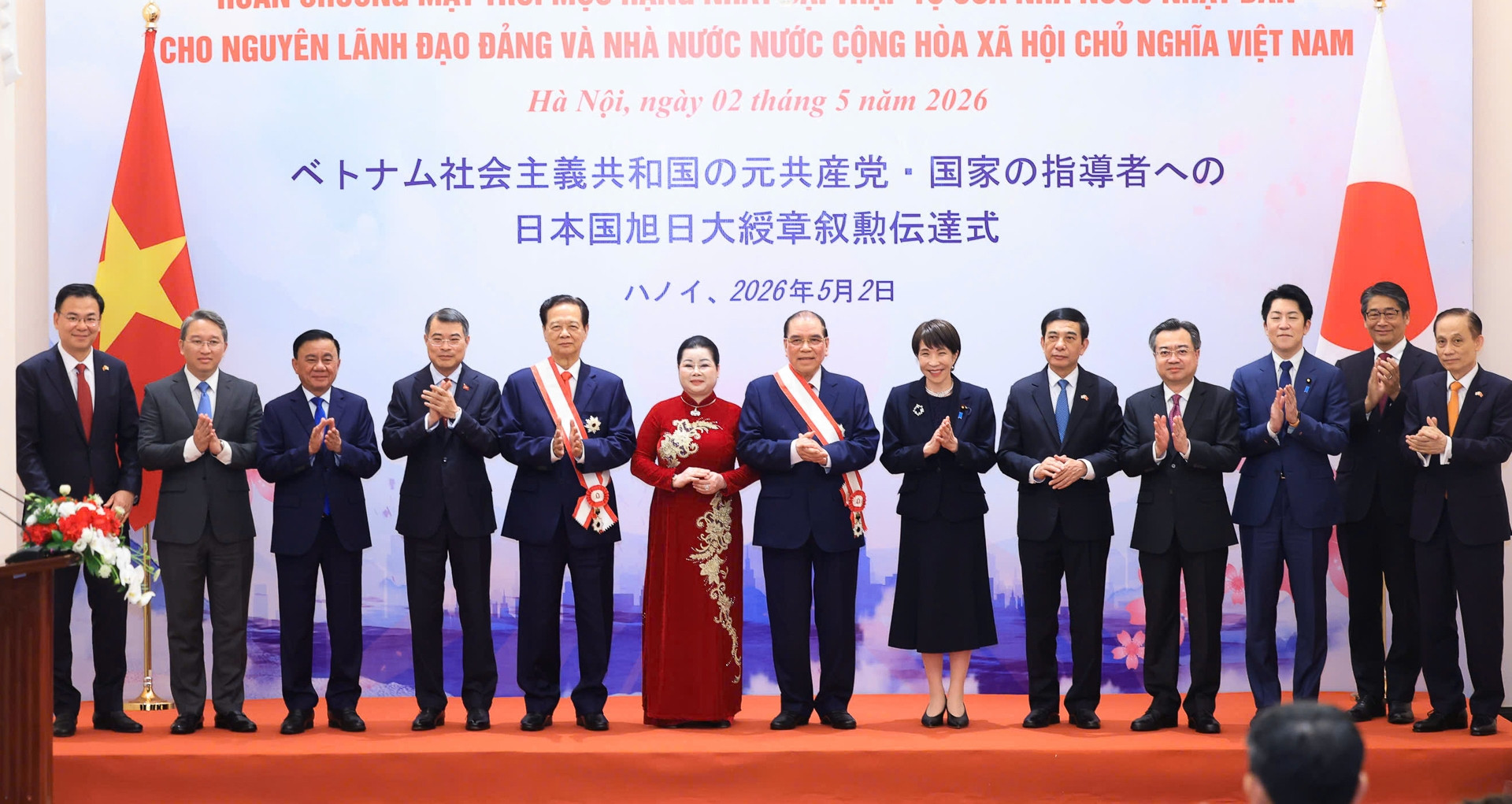 Thủ tướng Nhật trao huân chương cho nguyên Tổng Bí thư Nông Đức Mạnh, nguyên Thủ tướng Nguyễn Tấn Dũng