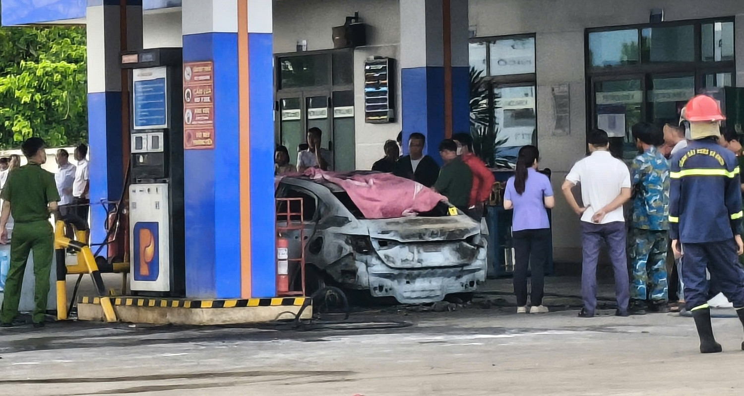 Vụ cháy ô tô, 2 thiếu niên tử vong: Công an thông tin về cốp xe chứa đầy pin, ắc quy