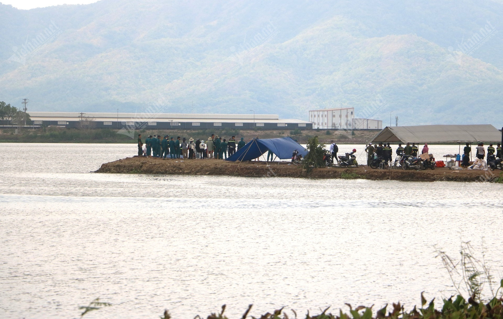 W-Tìm thấy thi thể giám đốc người Hàn Quốc mất tích khi chèo SUP trên hồ Đá Đen..JPG.jpg