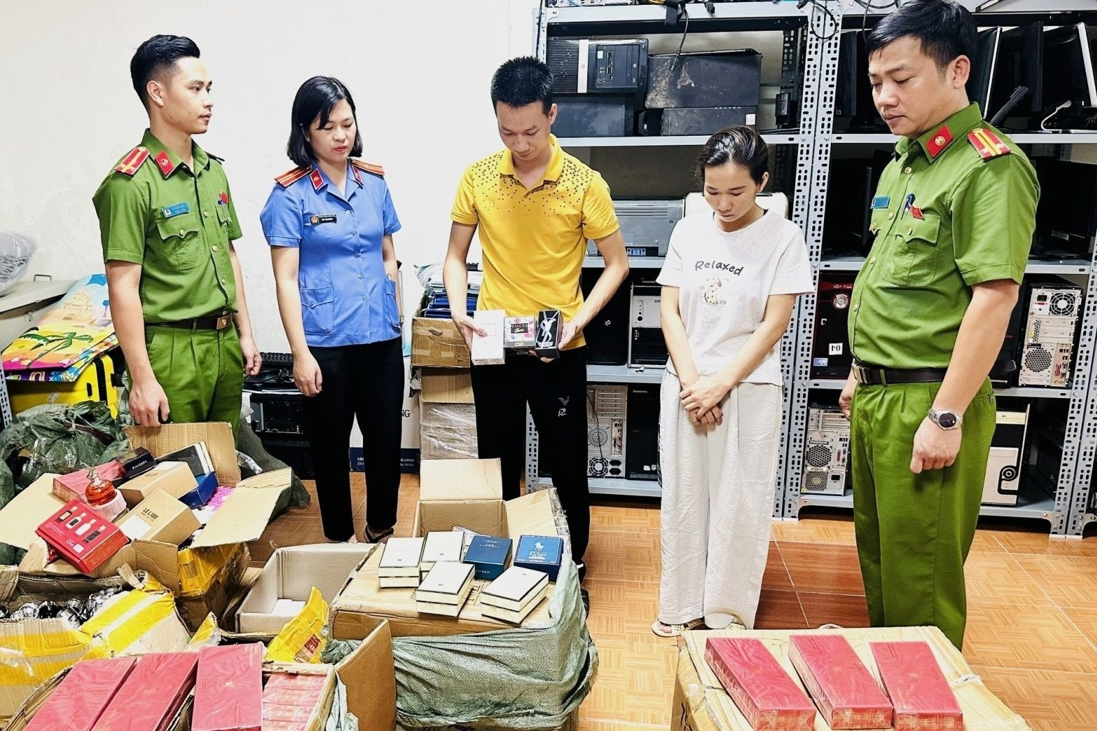 4(370)nuoc hoa gia.jpg