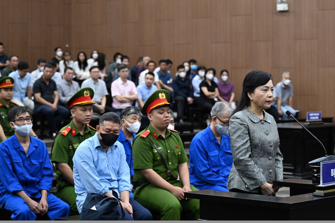 Bà Nguyễn Thị Kim Tiến khai về việc nhận tiền tỷ từ cấp dưới
