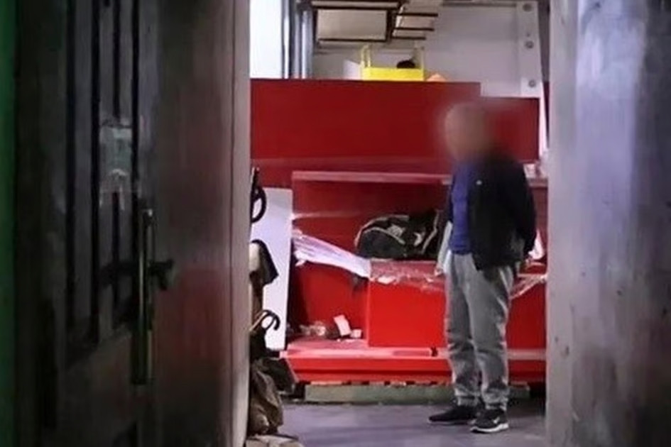 Có nhà tiền tỷ, ông lão 78 tuổi vẫn ngủ ở lối vào siêu thị vì sợ cô đơn