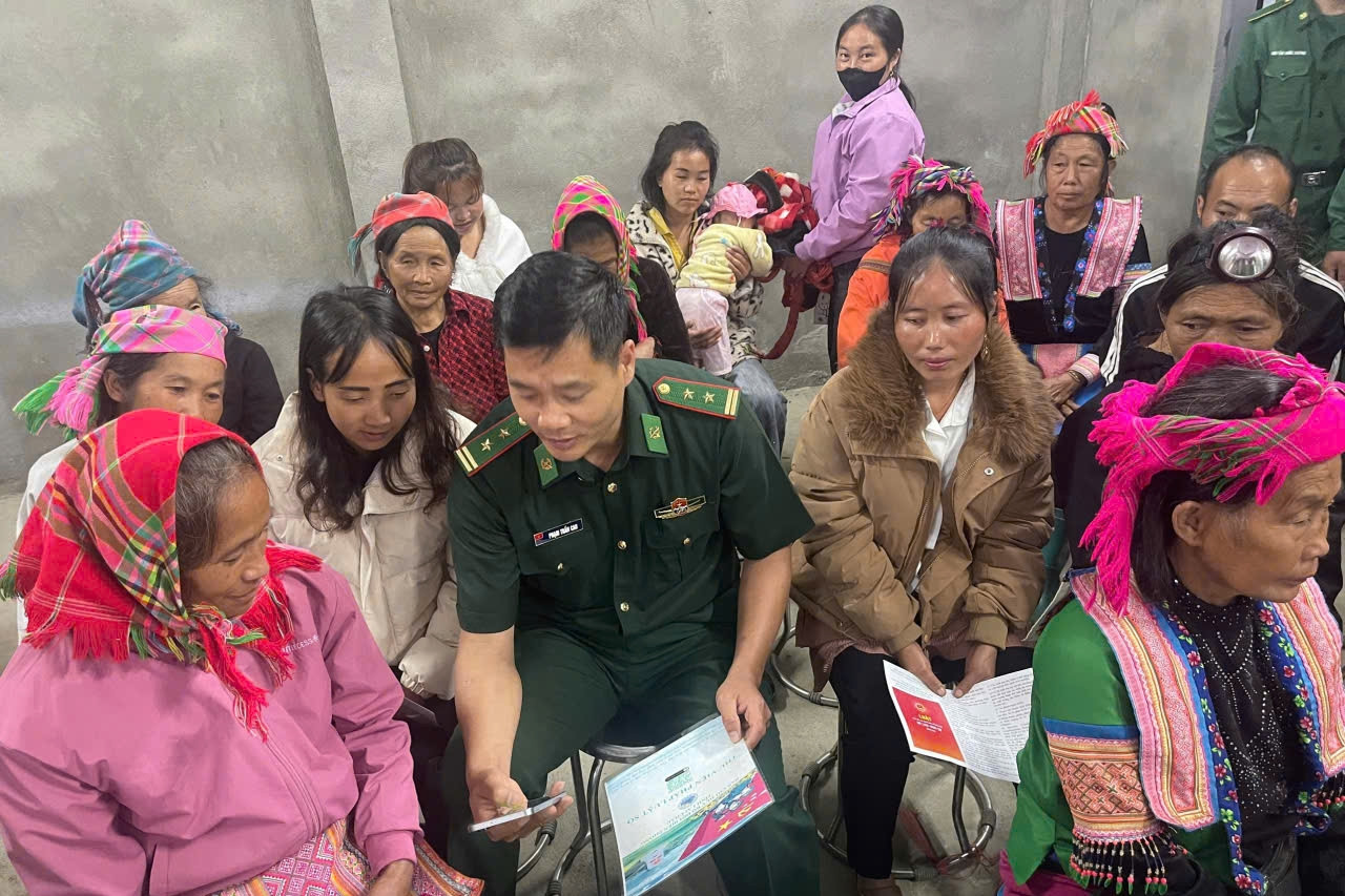 Dân vận khéo giúp đồng bào giảm nghèo thông tin, giữ vững biên giới