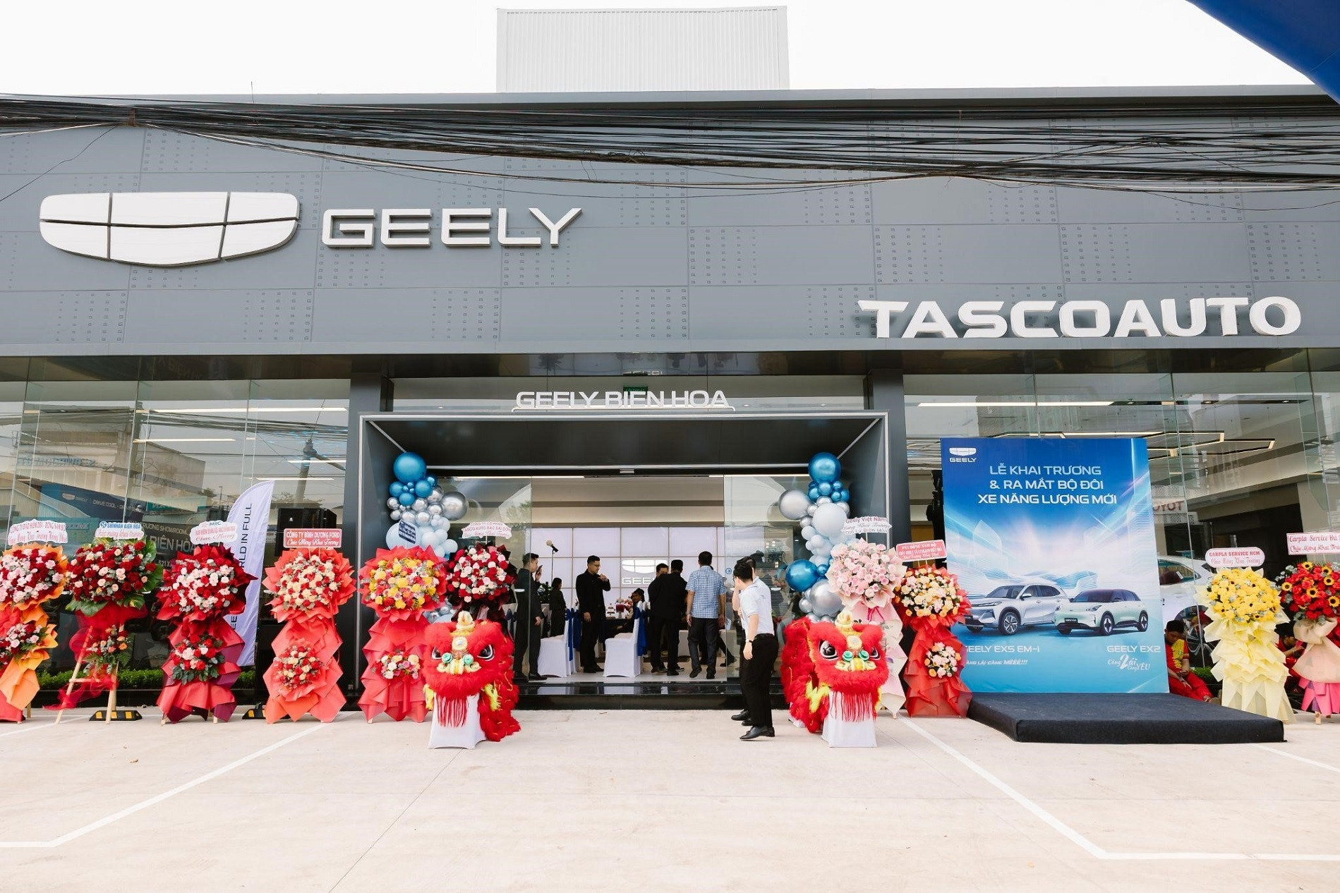 Geely Việt Nam khai trương showroom mới, nhận cọc 2 mẫu xe hot trong tháng 5