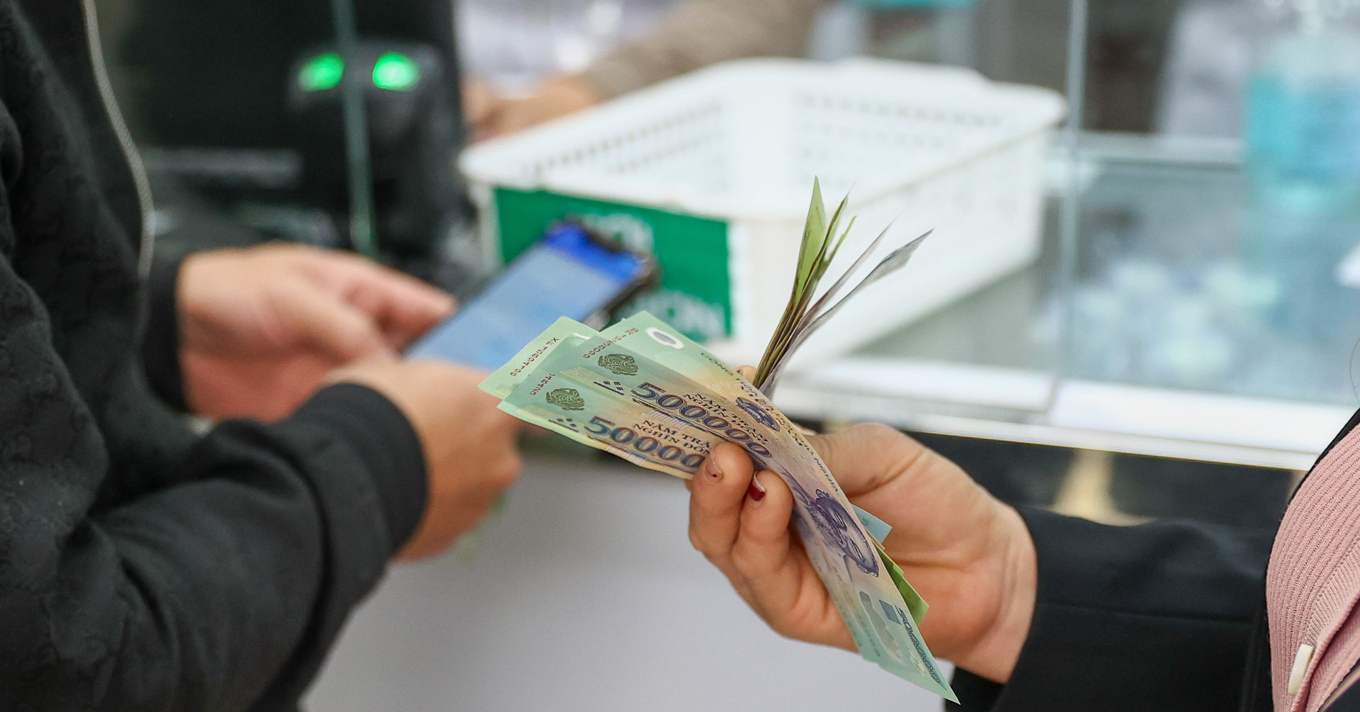 Lương cơ sở tăng lên 2,53 triệu đồng, tiền đóng BHYT thay đổi ra sao?
