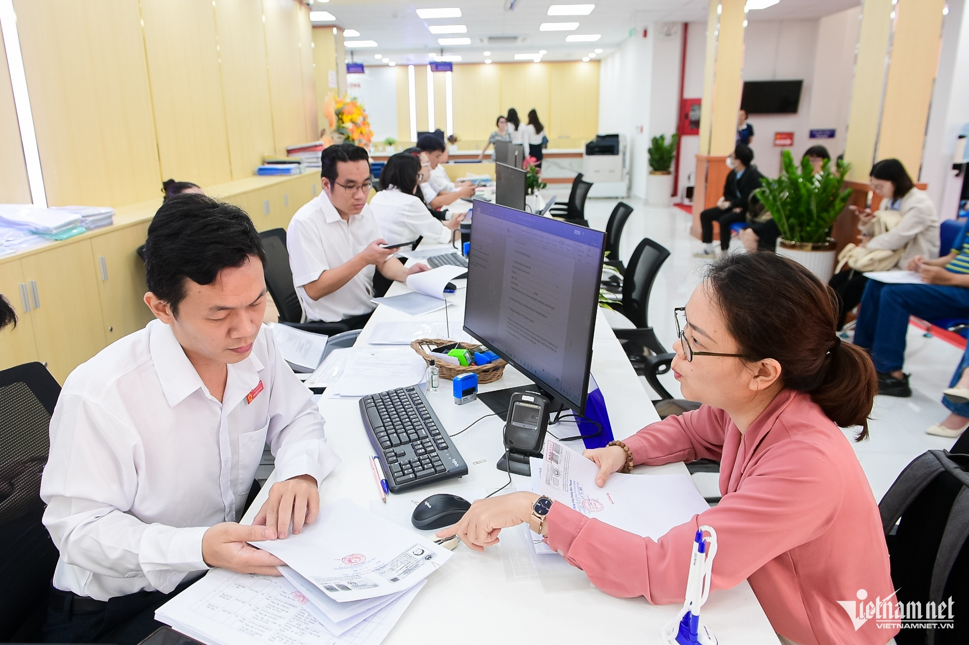 Phó Chủ tịch UBND xã, phường có thể được xếp ngạch chuyên viên chính