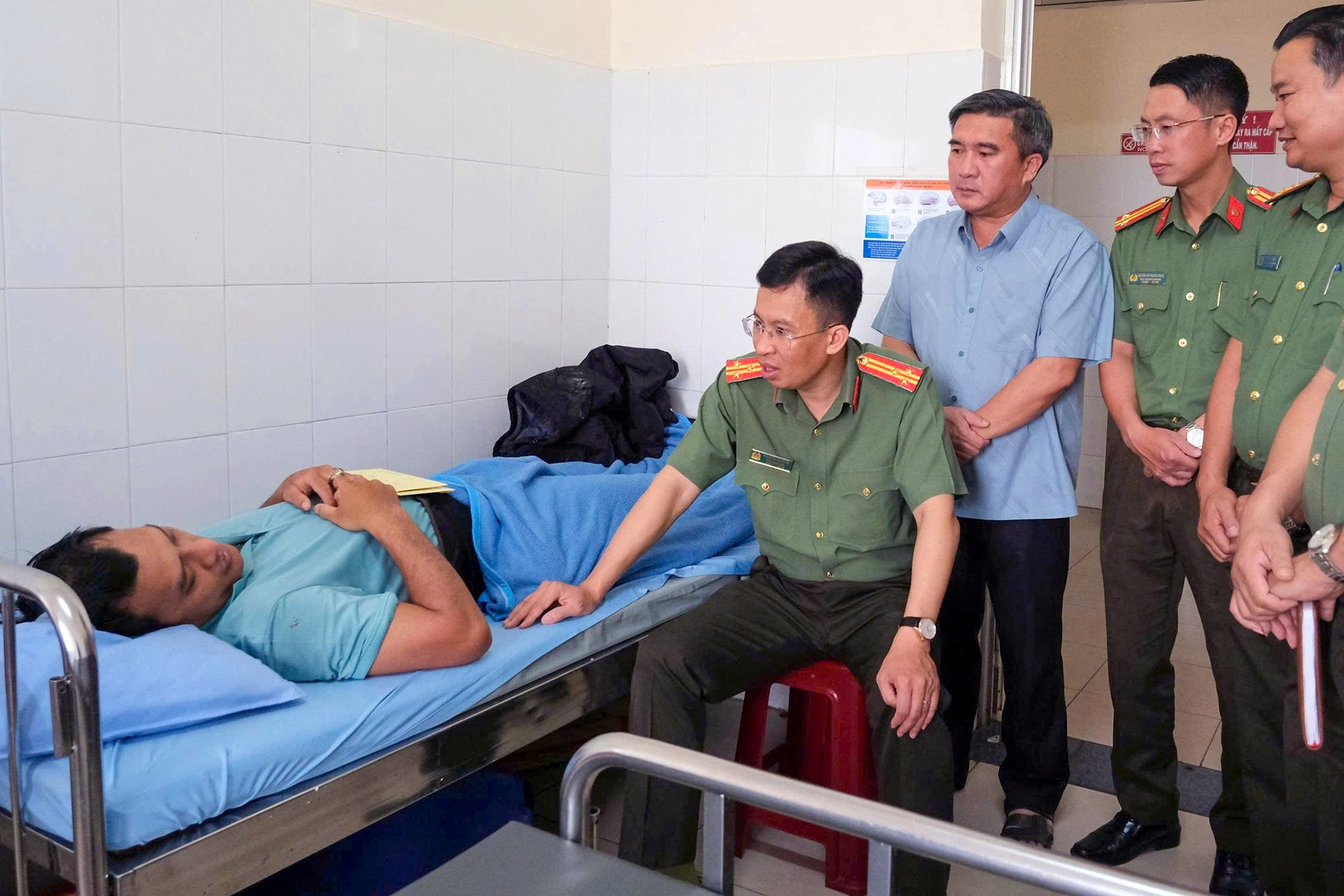 Phó công an phường ở Đà Lạt bị thương khi truy bắt nhóm trộm chó