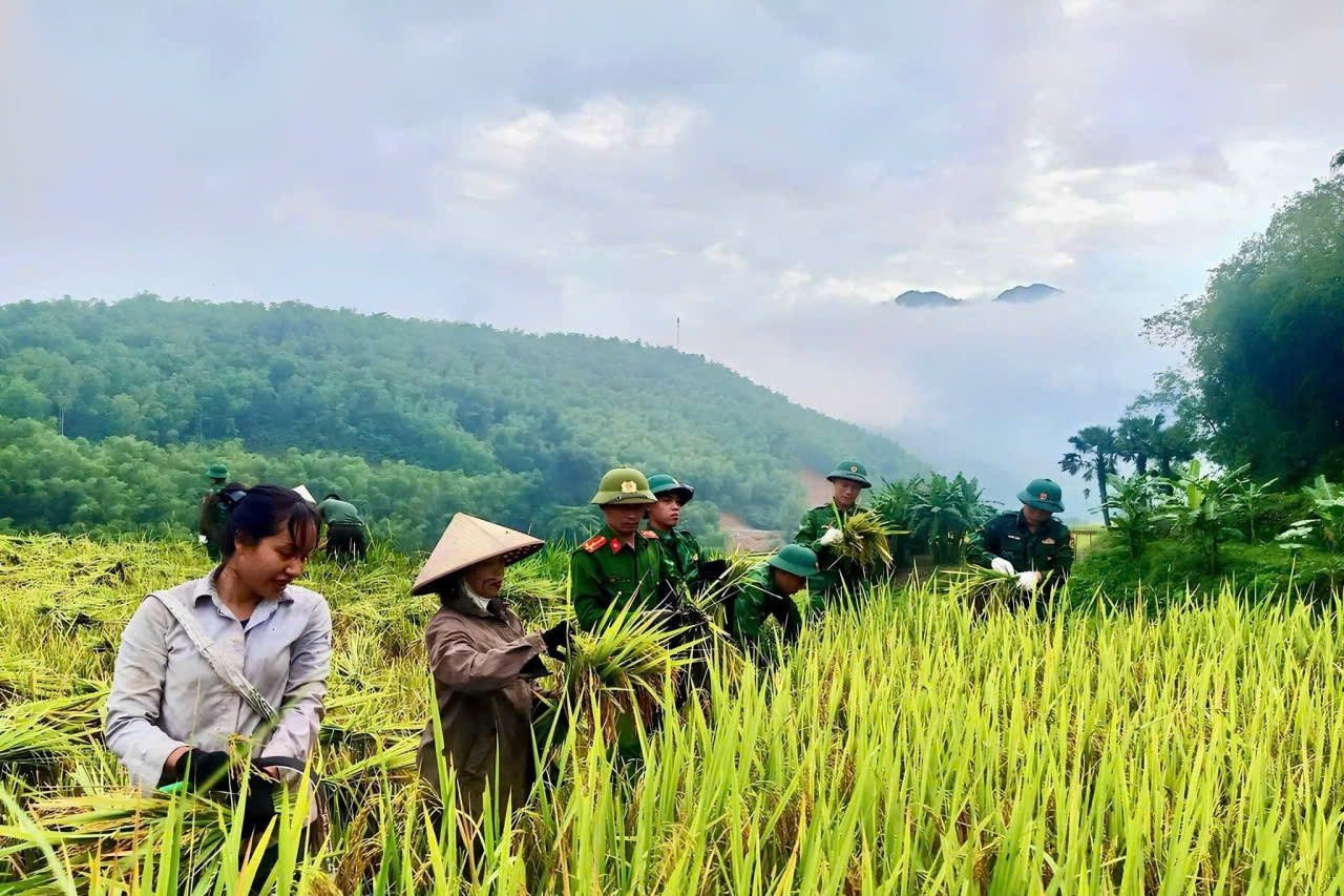 Thắp ánh sáng, giảm nghèo thông tin nơi biên cương xứ Thanh