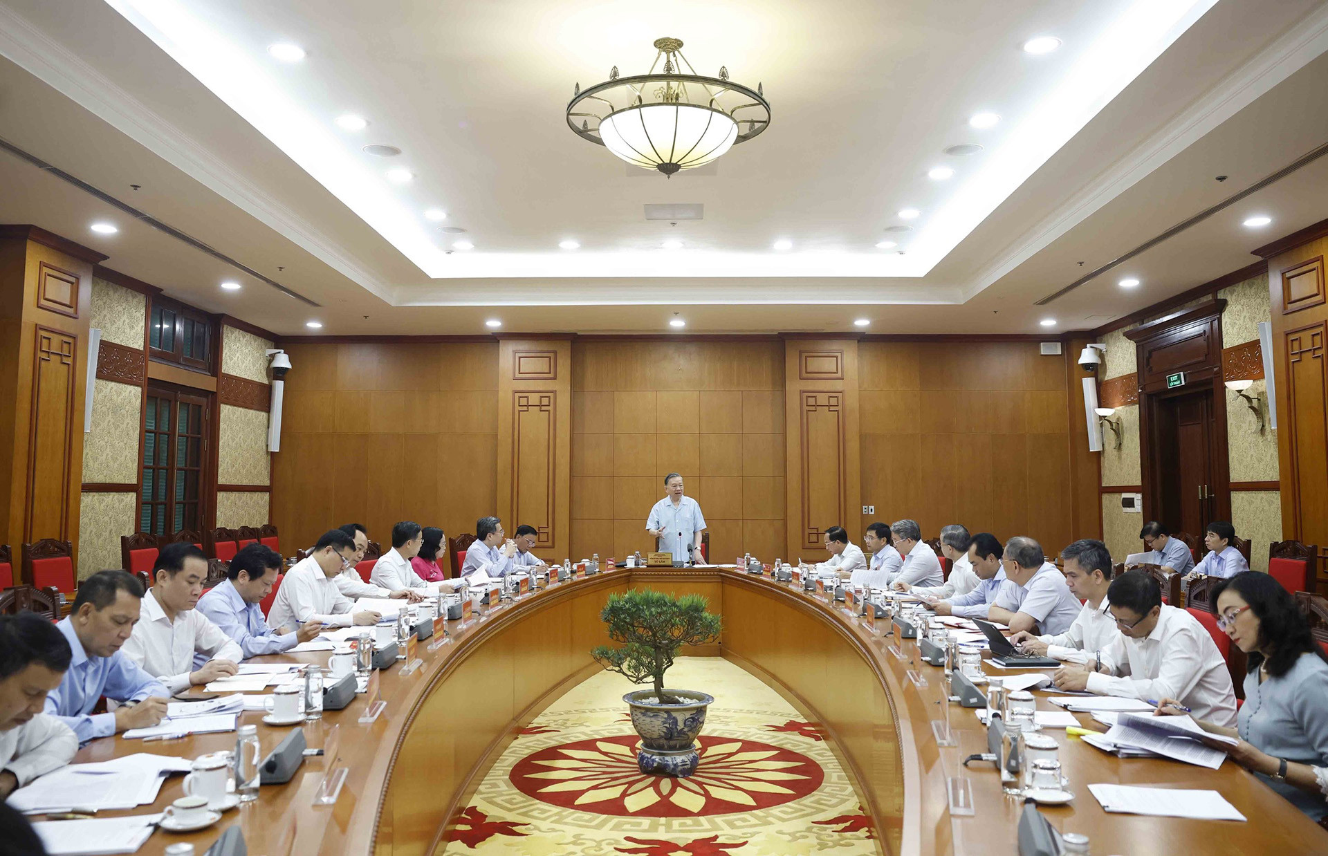 toan canh buoi  lam viec.jpg