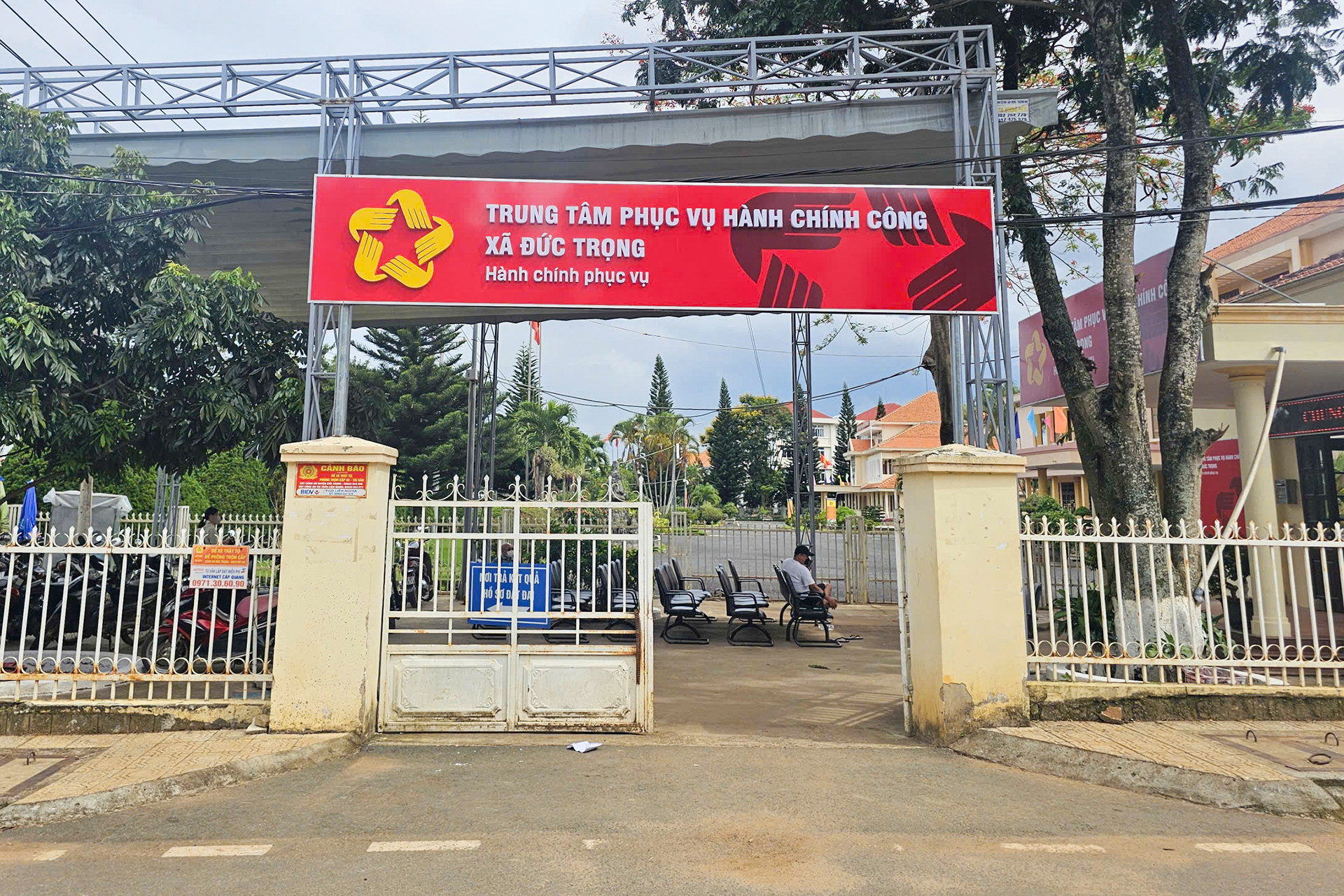 Trung tam phuc vu hanh chinh cong xa Duc Trong.jpg