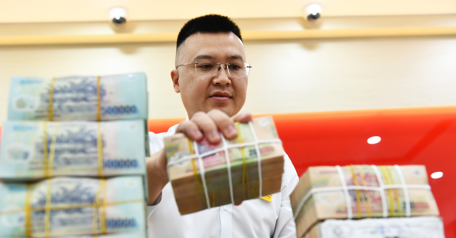 Lãi suất ngân hàng hôm nay 21/5/2026: Nhà băng bất ngờ hạ sâu kỳ hạn 6-12 tháng