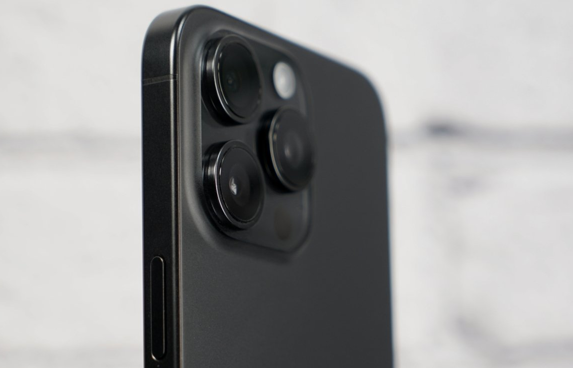 Apple có thể đưa titan trở lại iPhone Pro?