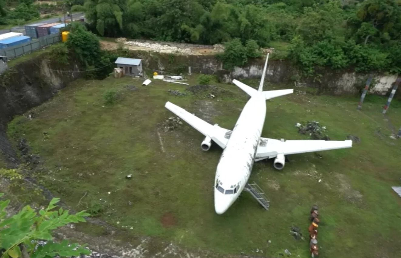 Bí ẩn chiếc máy bay Boeing 737 bị bỏ quên suốt nhiều năm