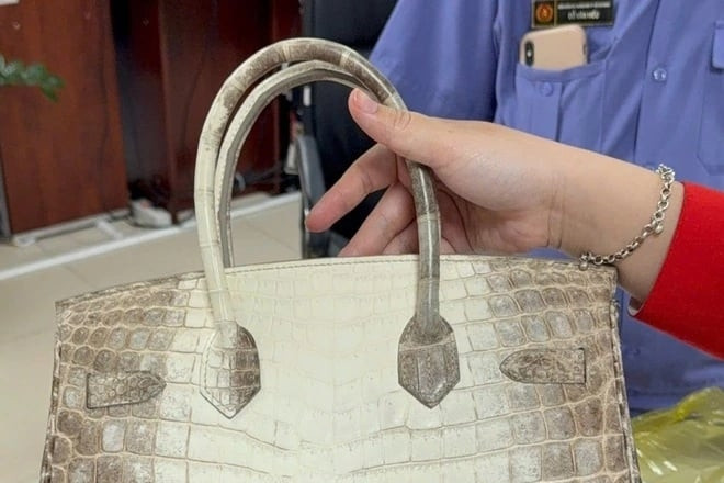 Hai túi Hermès bạch tạng của bà Trương Mỹ Lan được bán hơn 14,1 tỷ đồng