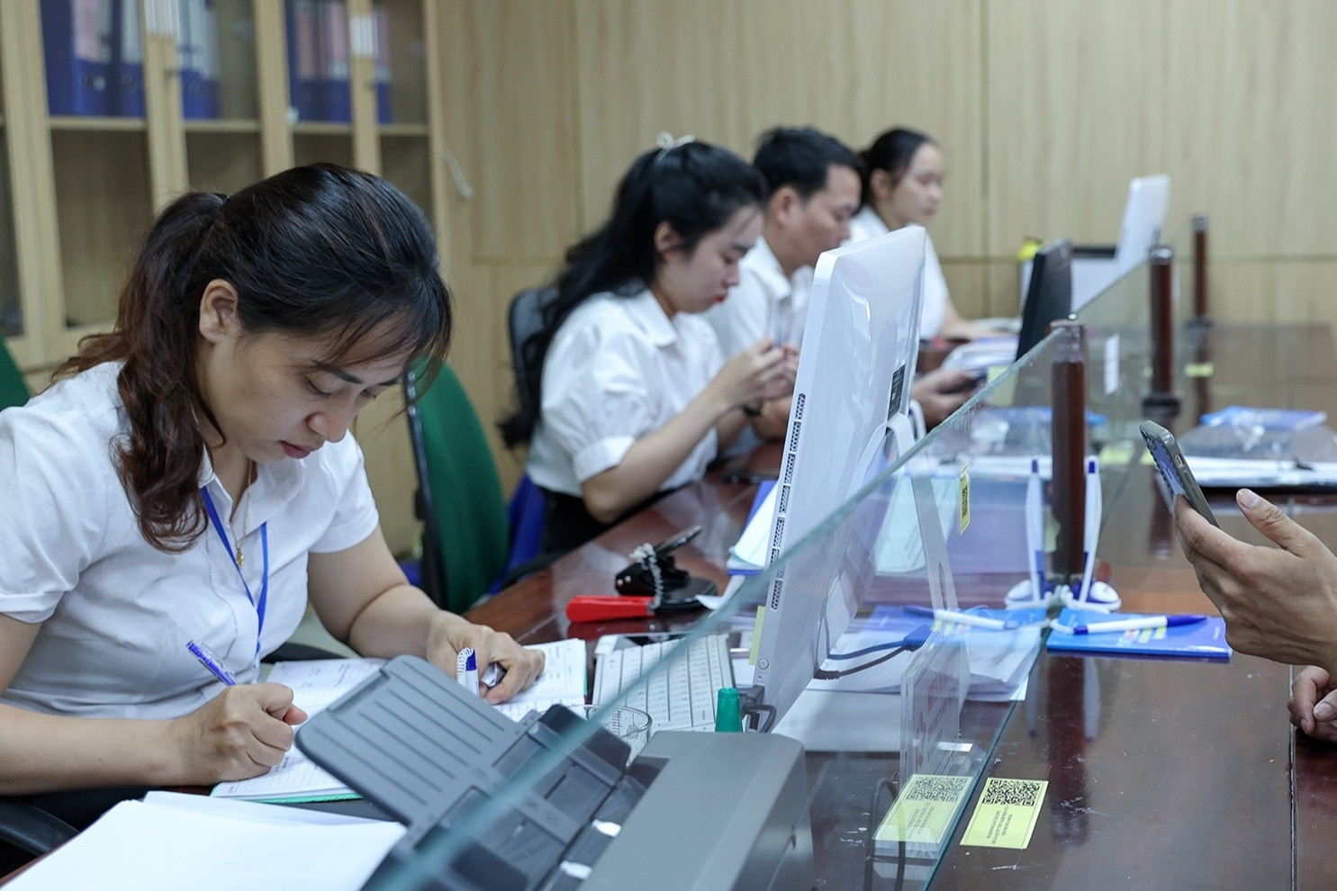 Điều kiện tiếp nhận vào công chức cấp xã